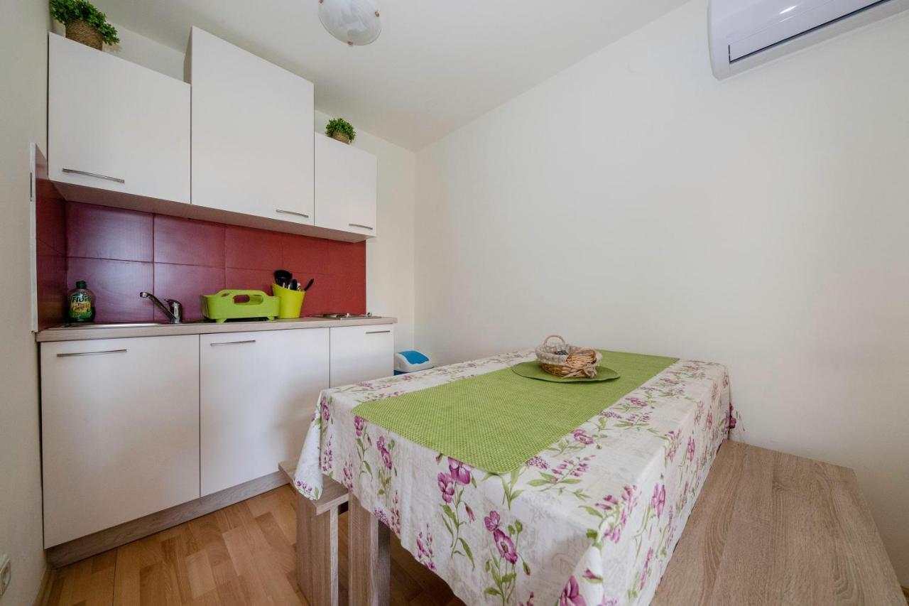 Guesthouse Sime Kolan Exterior foto
