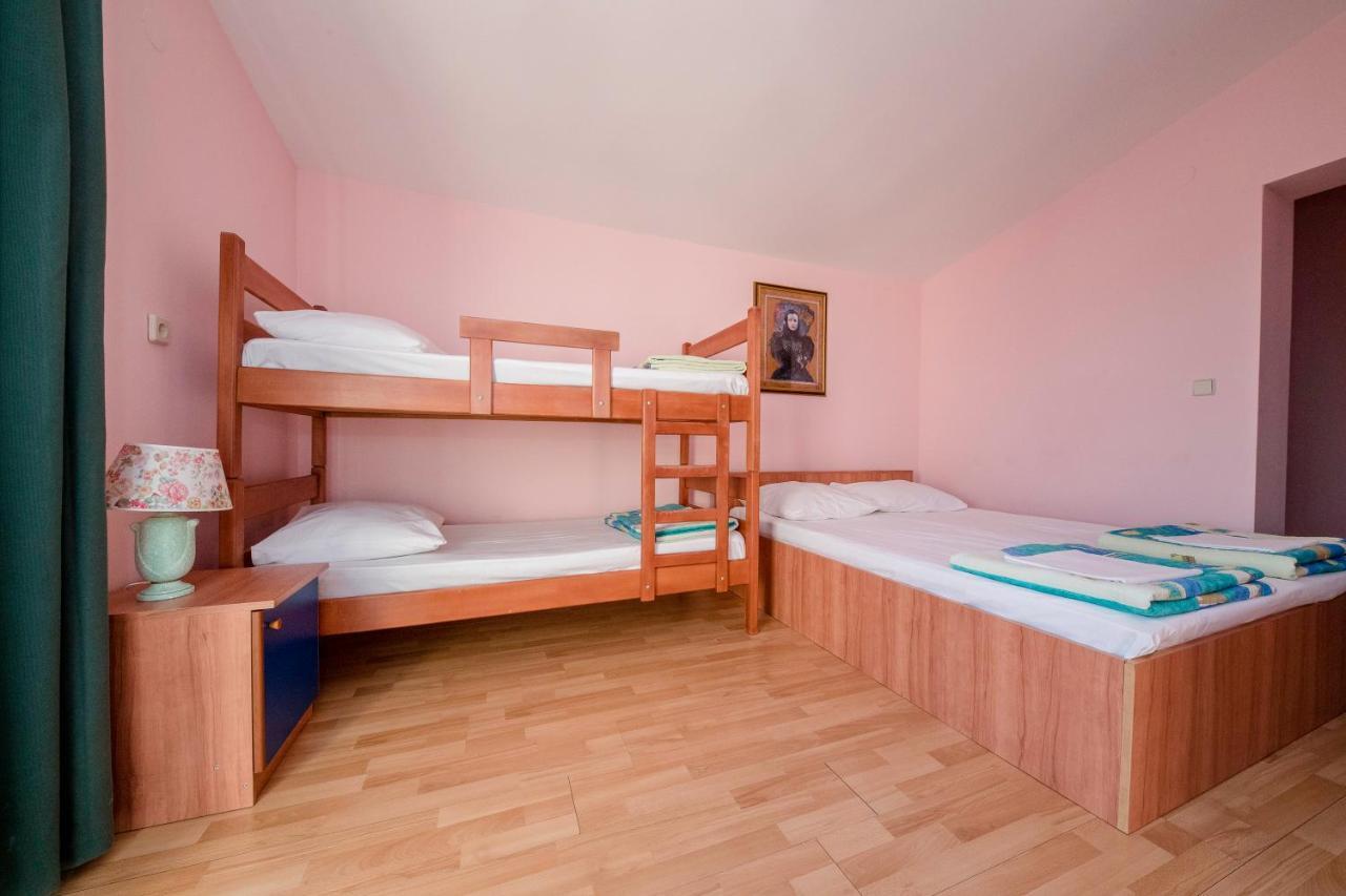 Guesthouse Sime Kolan Exterior foto